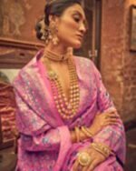 Women Floral Woven Kanjeevaram saree with Contrast Border - Image 3