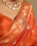 Women Floral Print Saree with Contrast Border - Image 4